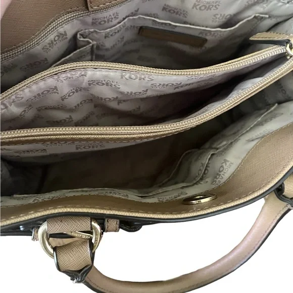 Authentic Michael Kors Leather Handbag in Tan- Size Medium - Picture 8 of 16